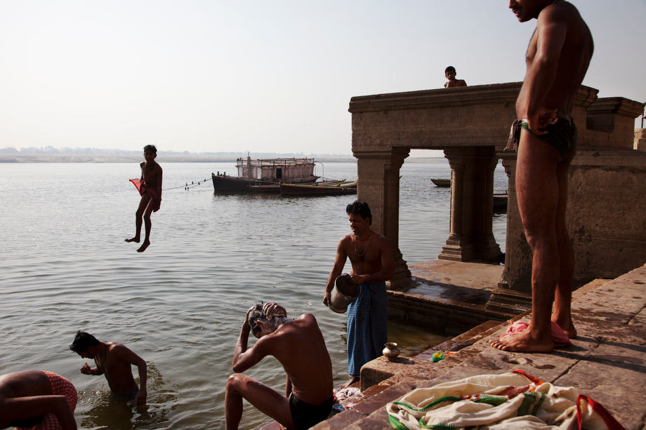 Children jumping on the Ganges river, Varanasi
