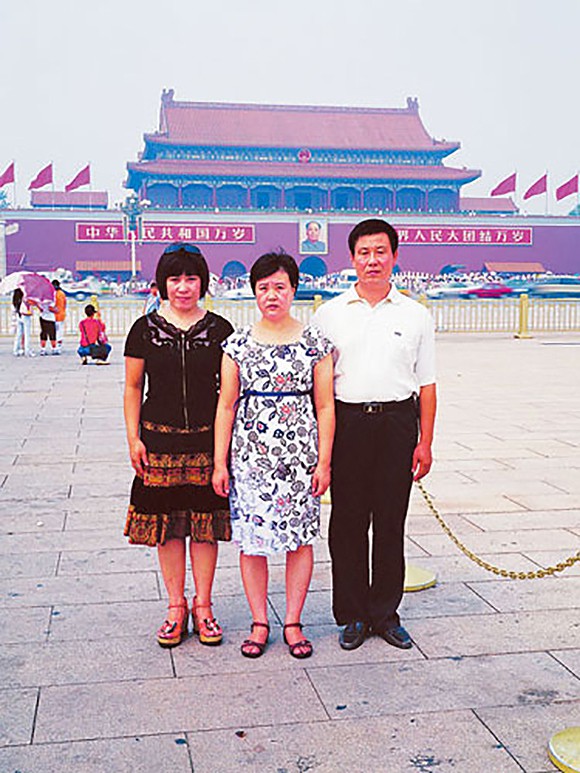 Li Xiaoli, Zhang Baoling, Zhang Baogang, taken in 2001