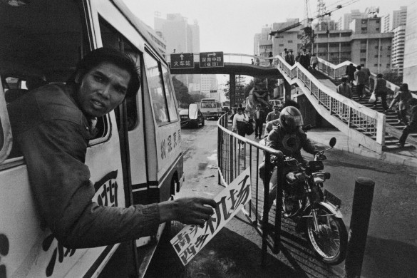 Bus ticket conductor soliciting passengers. 1994. © Yu Haibo