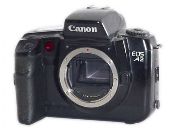 "CanonEOS A2 1" Cranialsodomy via Wikimedia Commons 